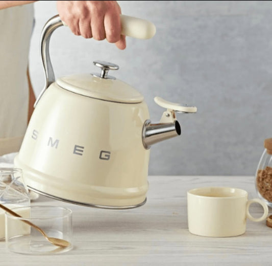 smeg Retro Style Stovetop Kettle - cream white