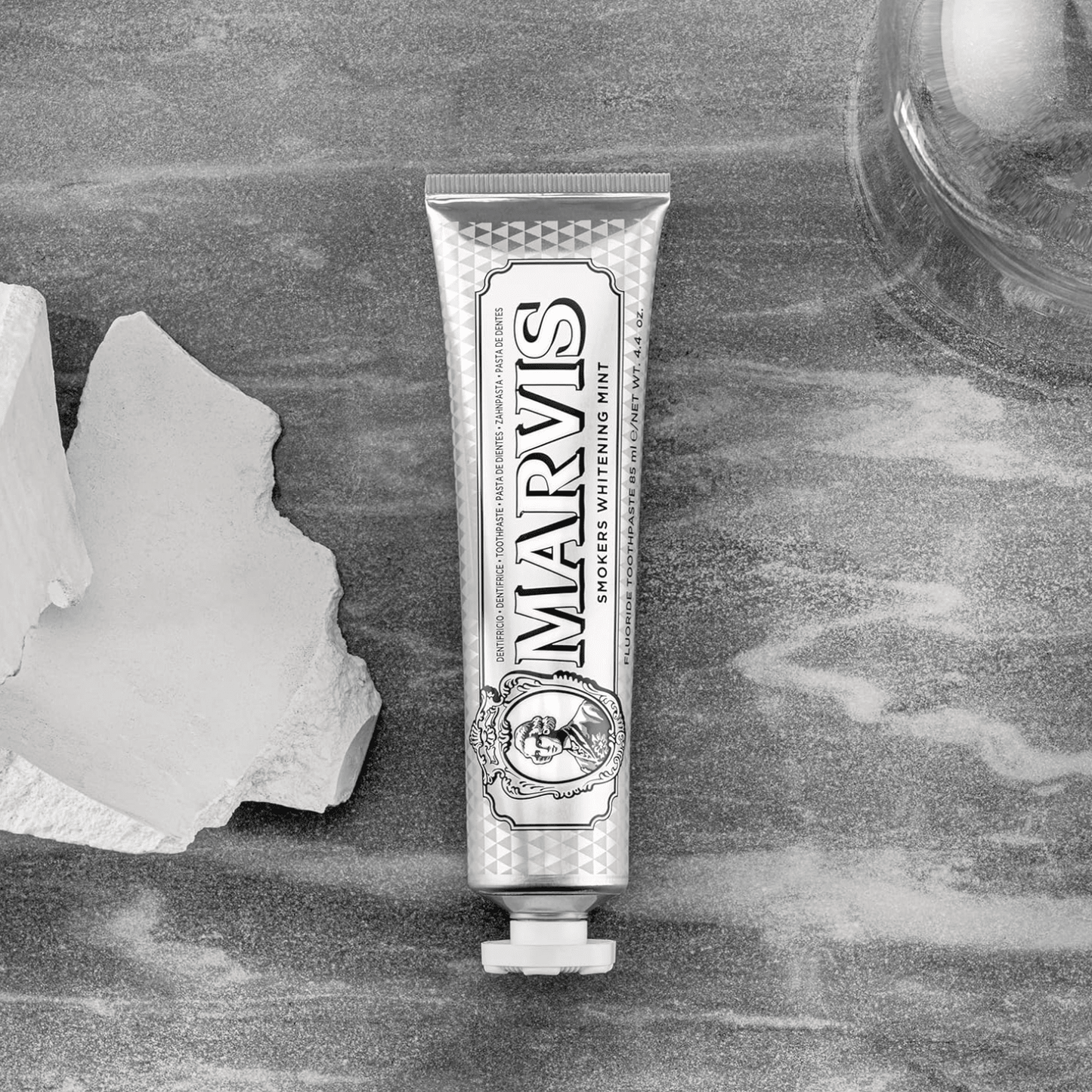 Marvis Smokers Whitening Toothpaste, Mint, 85ml, Promotes the Natural Whitening of the Teeth, Plaque Removal Toothpaste, Long-Lasting Freshness