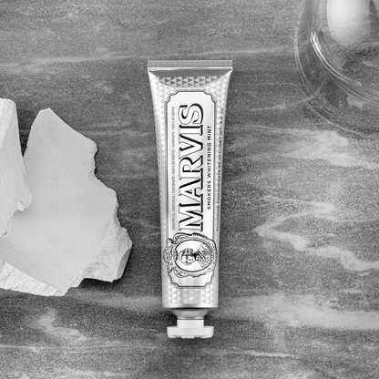 Marvis Smokers Whitening Toothpaste, Mint, 85ml, Promotes the Natural Whitening of the Teeth, Plaque Removal Toothpaste, Long-Lasting Freshness