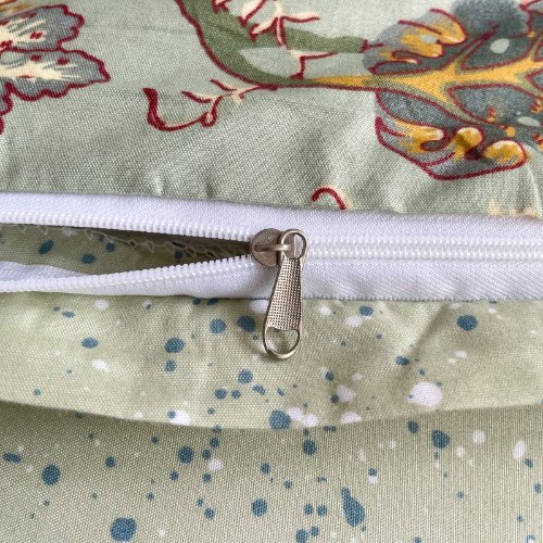 Queen Size 6 Pieces, Reversible Style Duvet Cover Set, Roses Design with Dark Khaki Color.