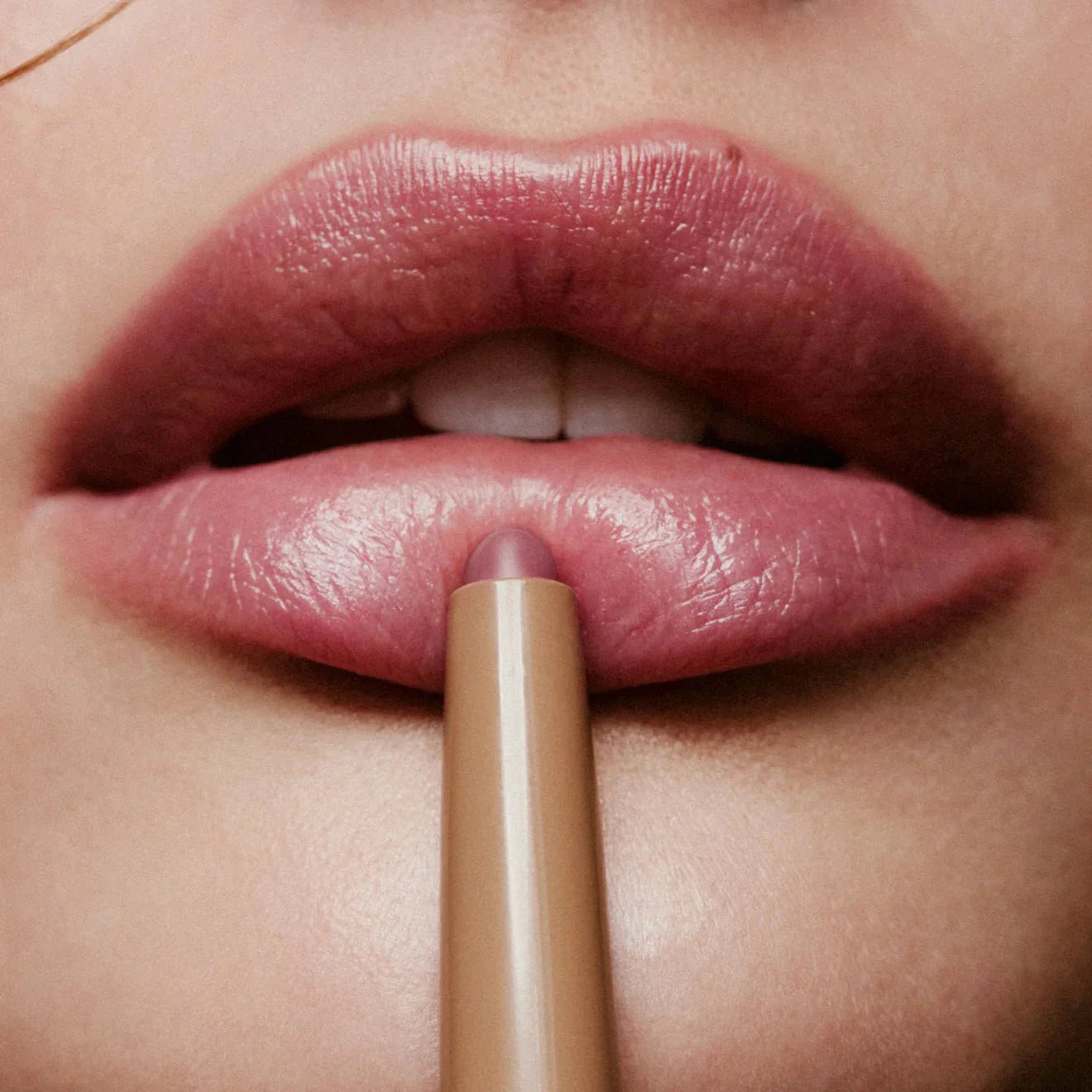 Rhode Peptide Lip Shape,Press - Pinky Mauve. - BusDeals